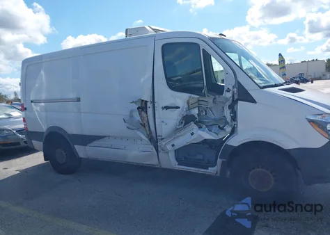 2015 Mercedes-Benz Sprinter 2500 Normal Roof z USA, uszkodzony, nr VIN WD3PE7CC5FP123611